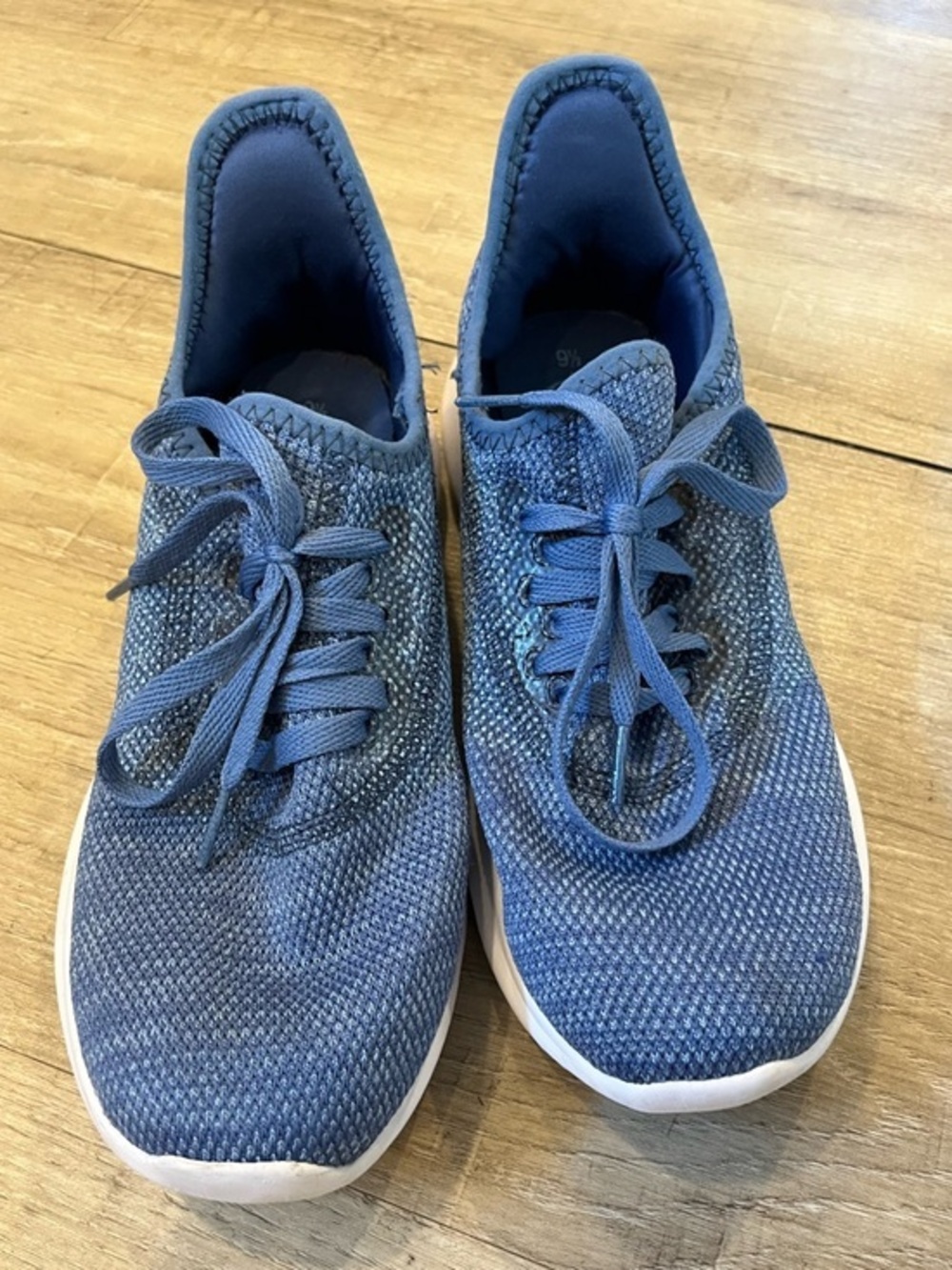 Athletic Works Lace-Up Memory foam Sneakers in Blue 9.5